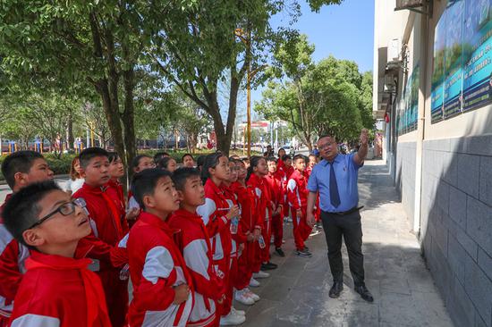 龙陵县小学引领教育革新，塑造未来之光新项目的探索与实践